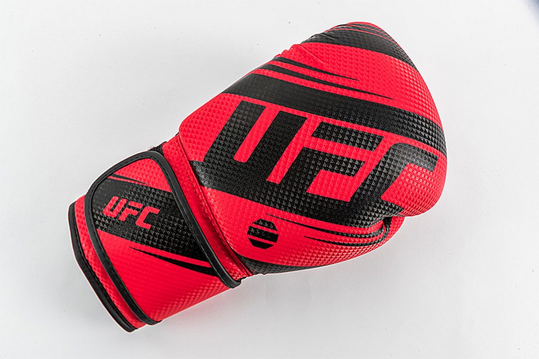 Боксерские перчатки UFC PRO Performance Rush Red,12oz 1050_700